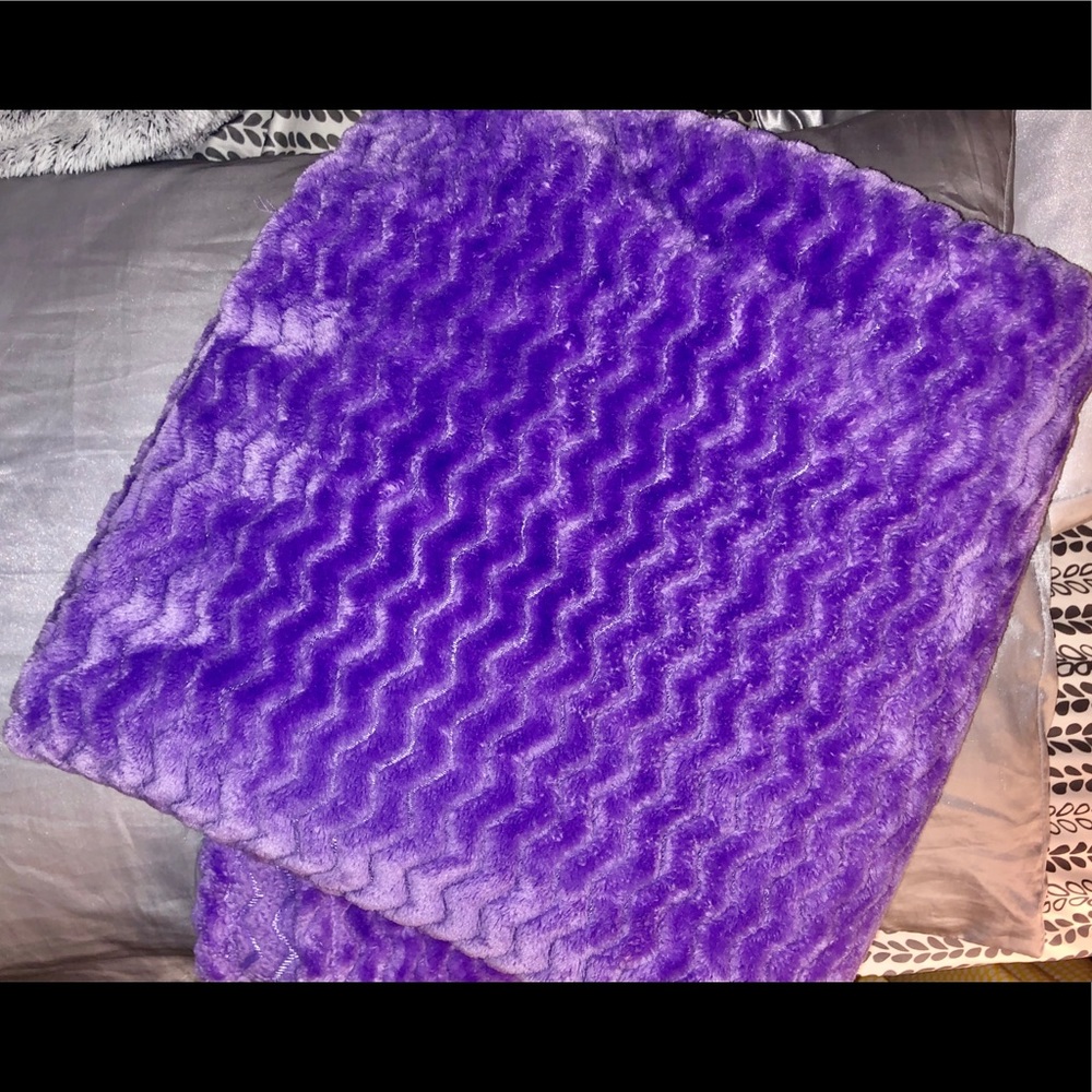 Cozy and soft throw blanket